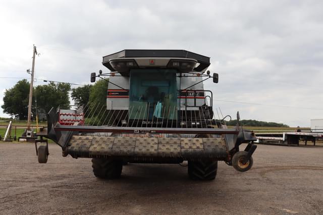 Image of Gleaner R62 equipment image 1