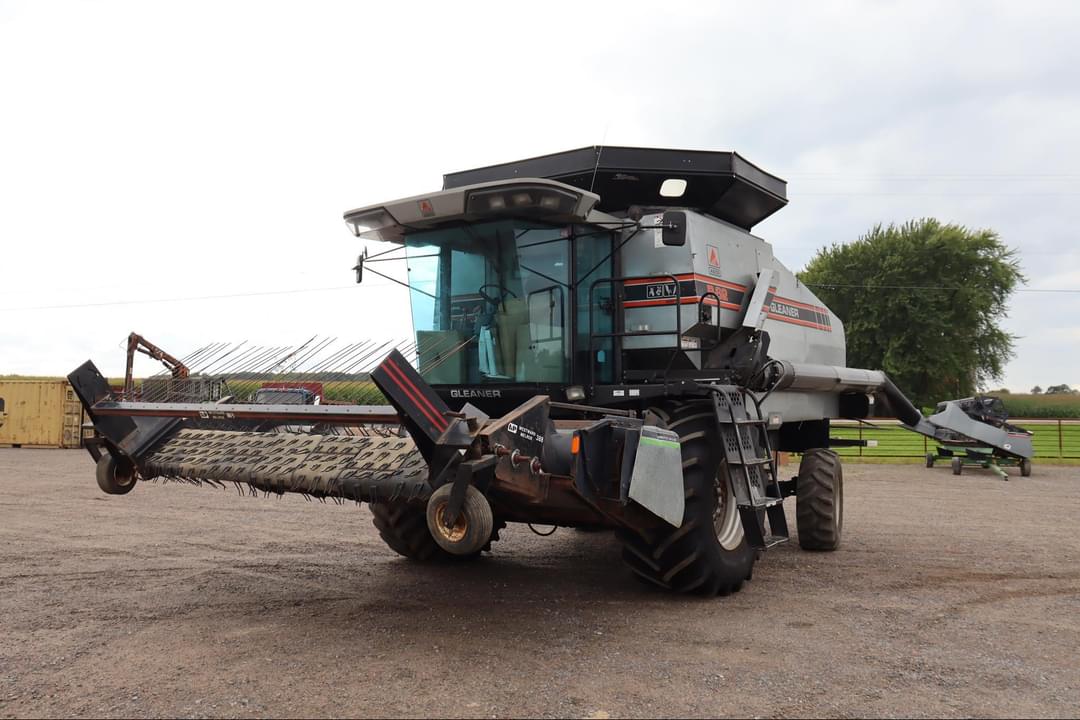 Image of Gleaner R62 Primary image