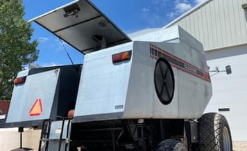 Main image Gleaner R62