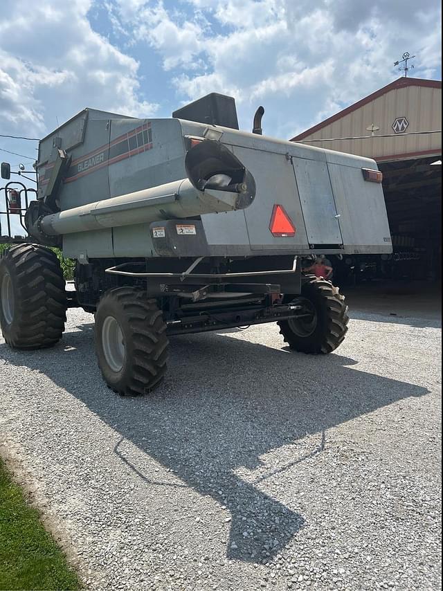 Image of Gleaner R62 equipment image 2