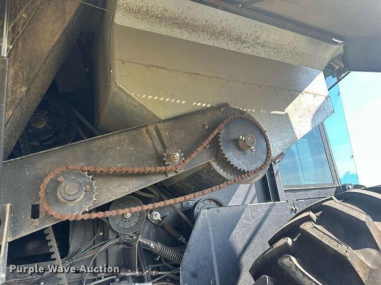 Main image Gleaner R72 14