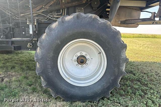 Thumbnail image Gleaner R72 88