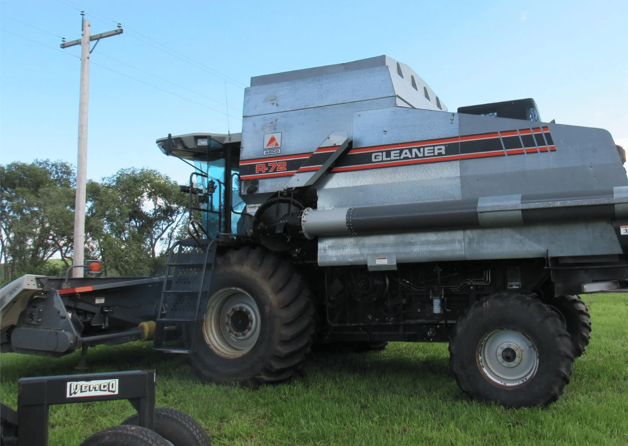 Main image Gleaner R72