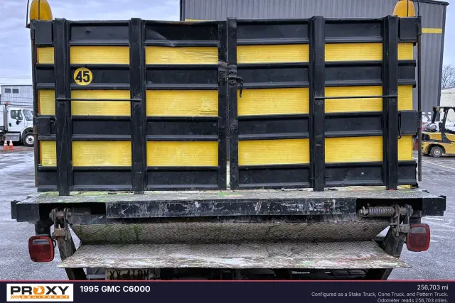 Image of GMC C6000 equipment image 3