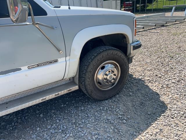 Image of GMC 3500 equipment image 3