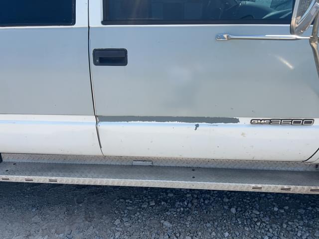 Image of GMC 3500 equipment image 4