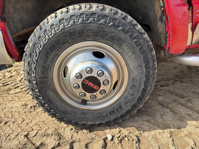 Image of GMC 3500 equipment image 4