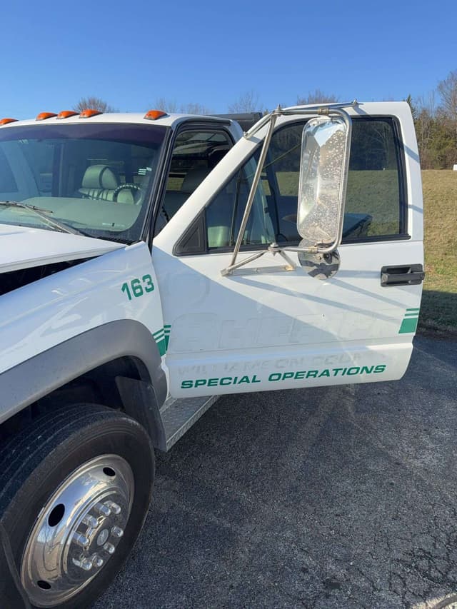 Image of GMC 3500 equipment image 2