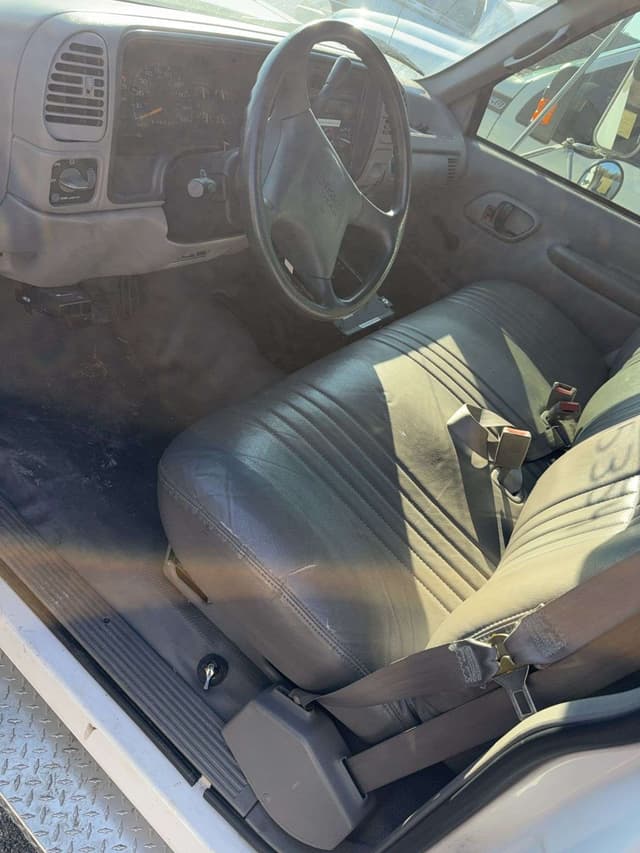 Image of GMC 3500 equipment image 4