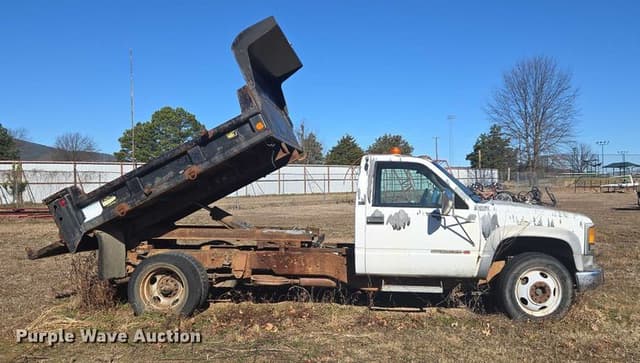 Image of GMC Sierra C3500 equipment image 3