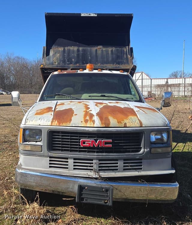 Image of GMC Sierra C3500 equipment image 1