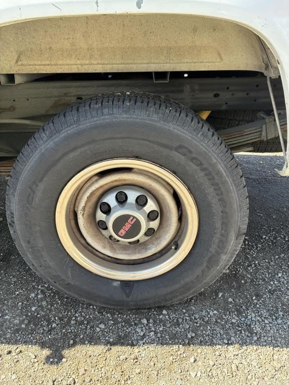 Image of GMC Sierra equipment image 4