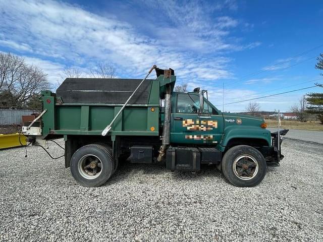 Image of GMC Topkick C7500 equipment image 2