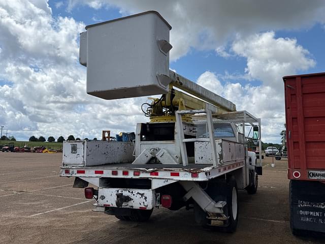 Image of GMC Topkick equipment image 3