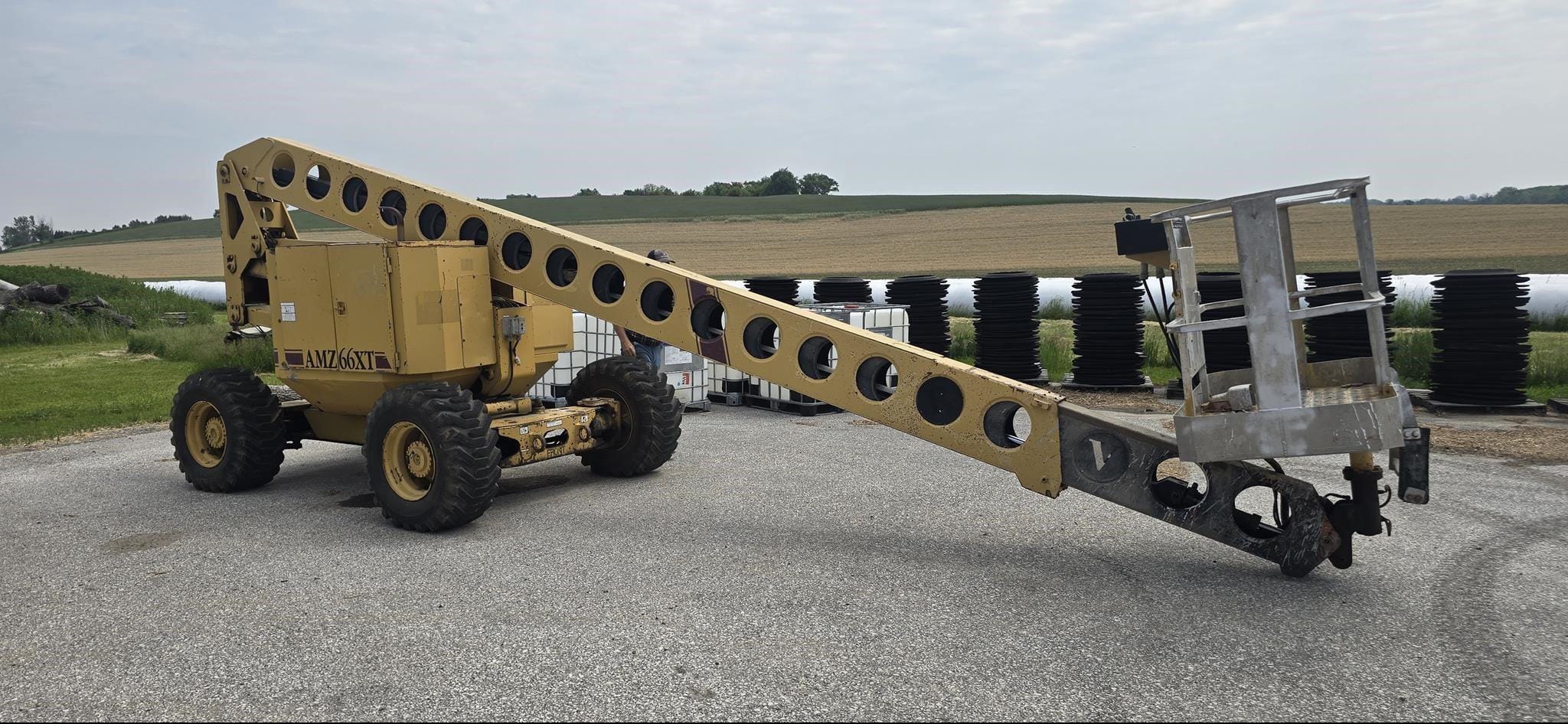 1995 Grove AMZ66XT Equipment Image0