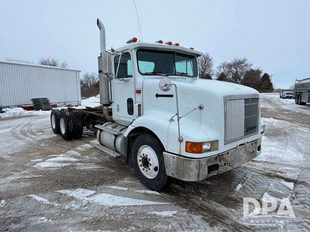 1995 International 9200 Equipment Image0