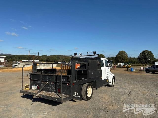 Image of International 4500 equipment image 3