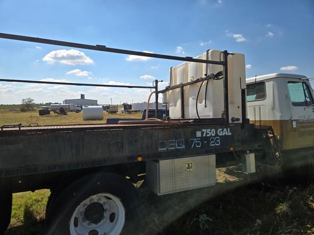 Image of International 4700 equipment image 3