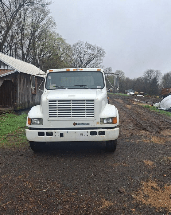 Image of International 4700 equipment image 3
