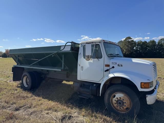 Image of International 4700 equipment image 3
