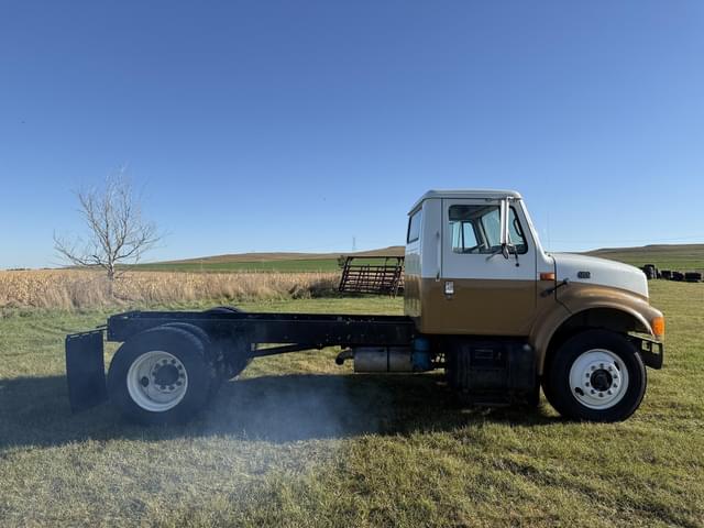 Image of International 4700 equipment image 3