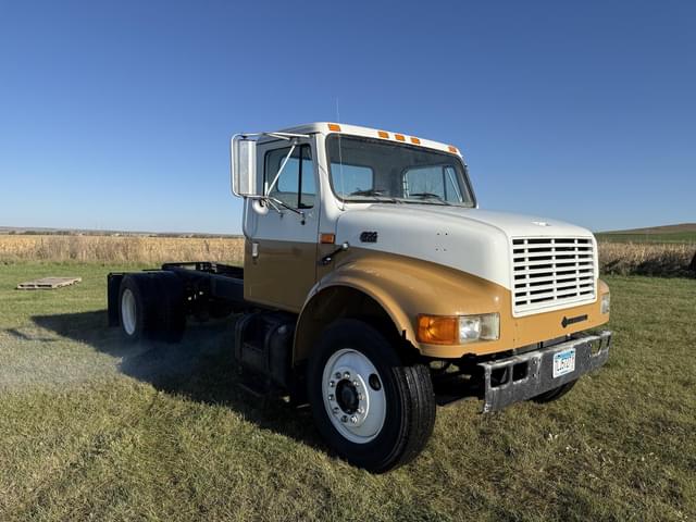 Image of International 4700 equipment image 2