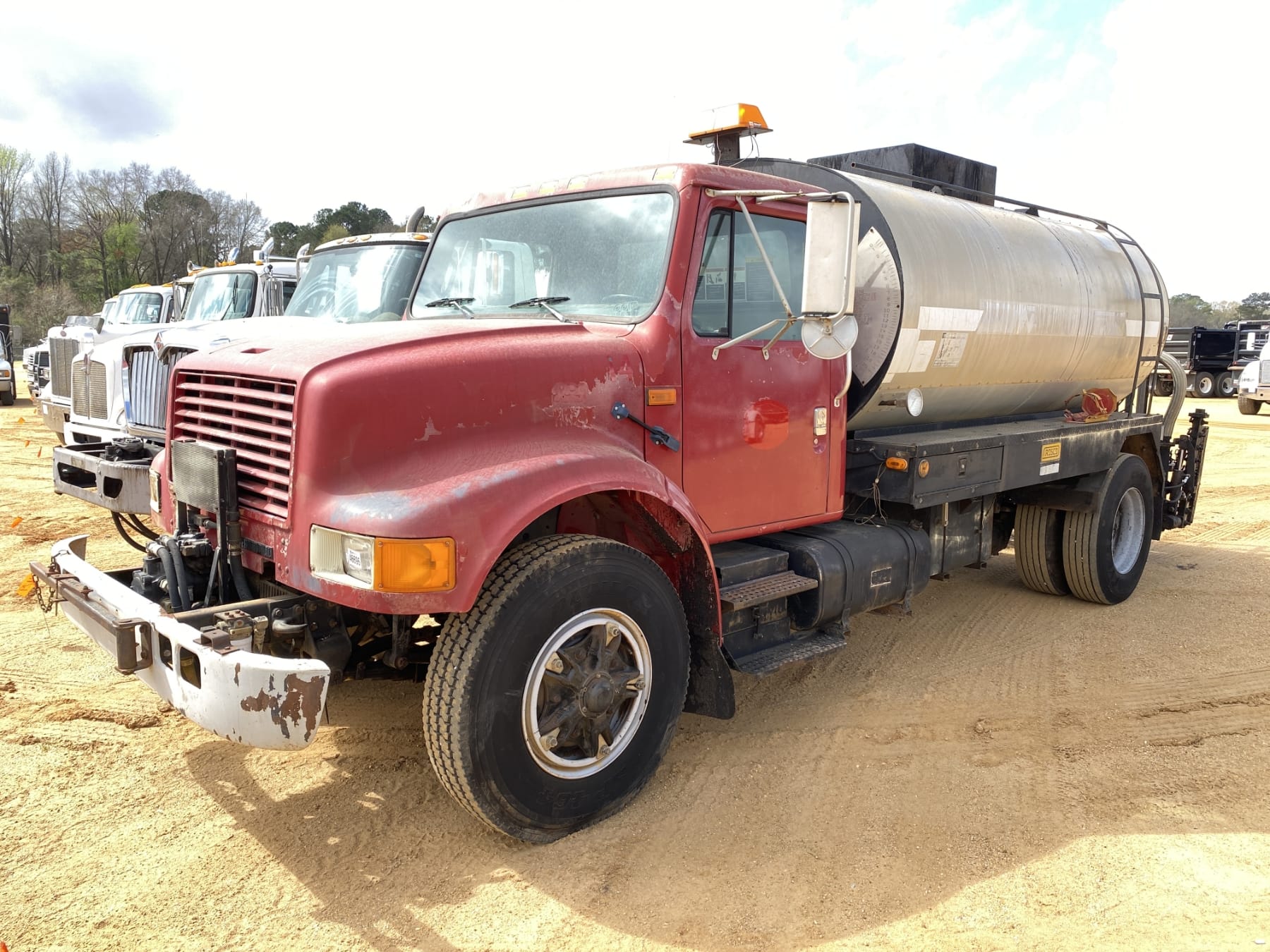 1995 International 4700 Equipment Image0