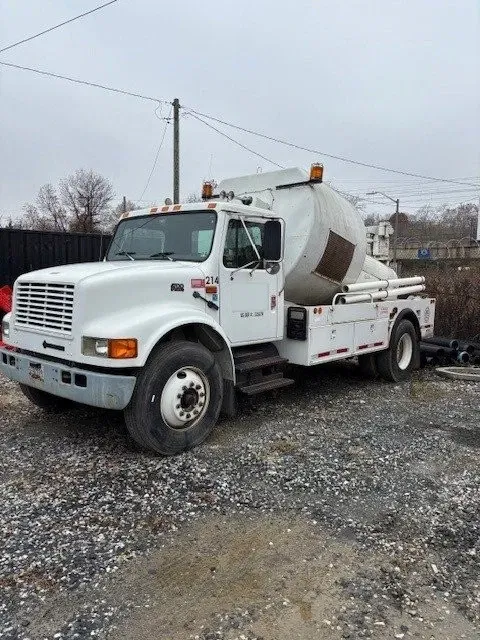 1995 International 4700 Equipment Image0