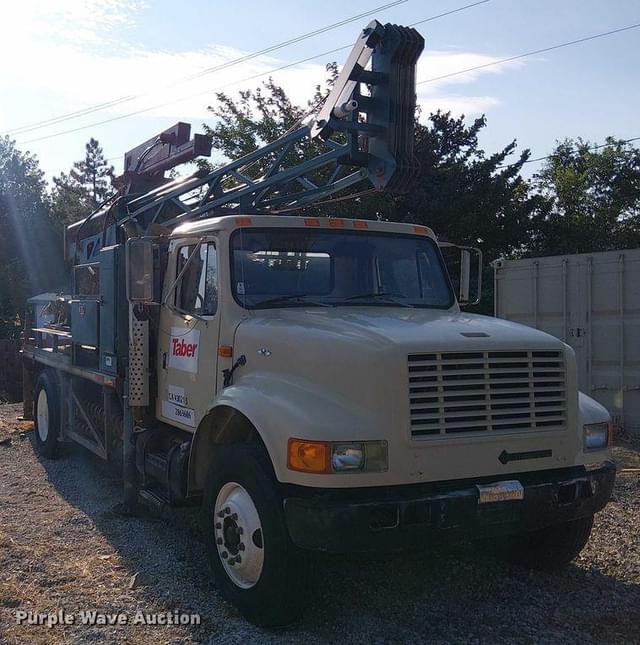 Image of International 4700 equipment image 2
