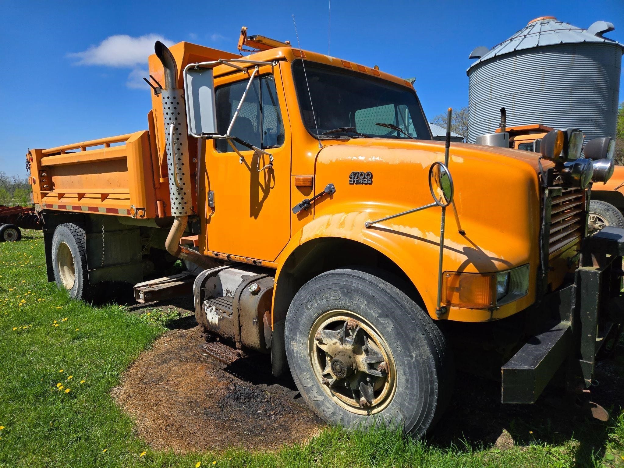 1995 International 4700 Equipment Image0