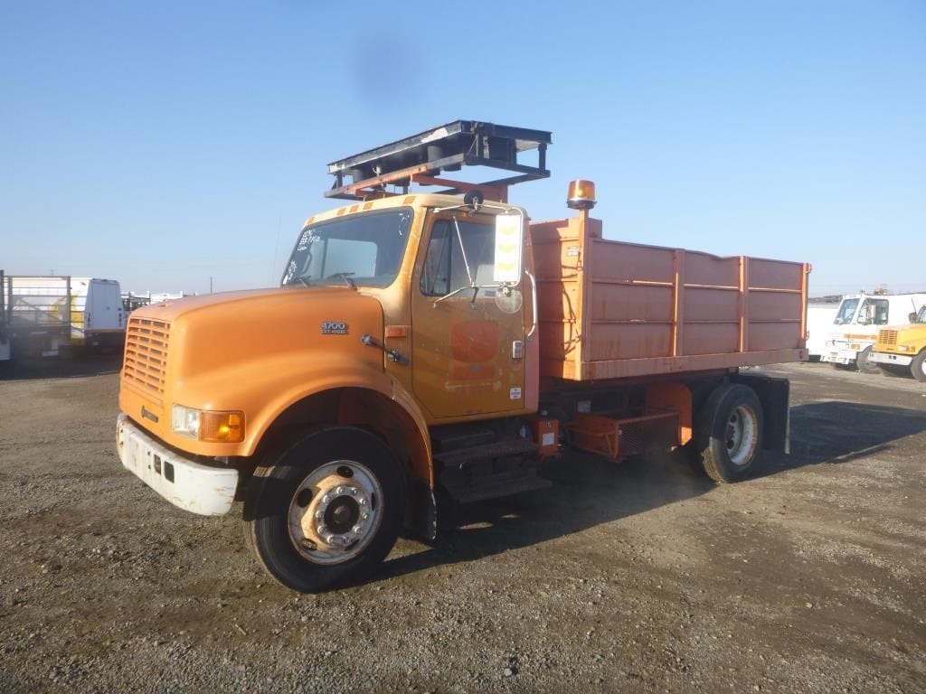 1995 International 4700 Equipment Image0