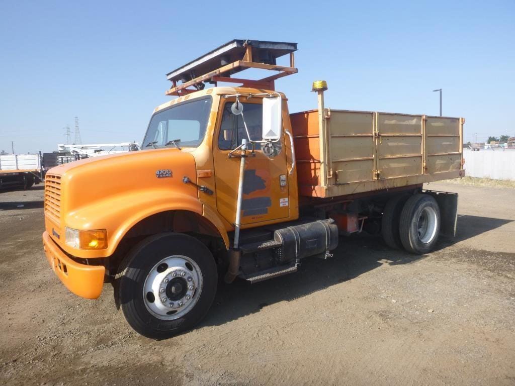 1995 International 4700 Equipment Image0