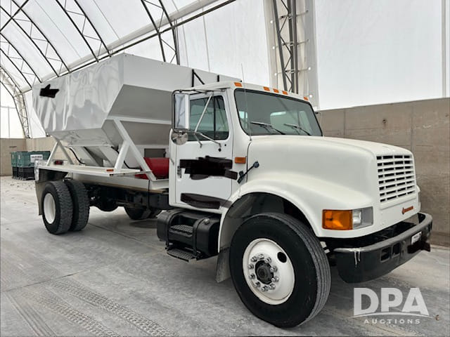 1995 International 4700 Equipment Image0