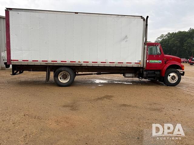 Image of International 4700 equipment image 4