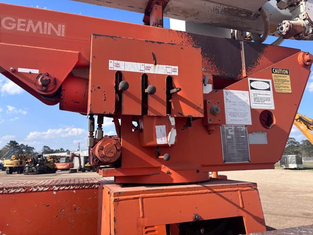 Image of International 4700 equipment image 4