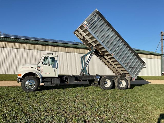 Image of International 4900 equipment image 4