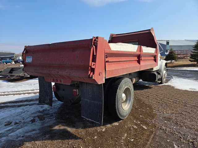 Image of International 4900 equipment image 3