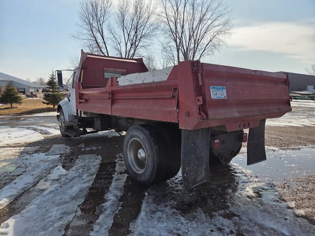 Image of International 4900 equipment image 2