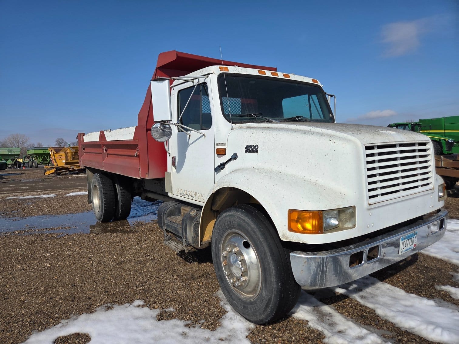 1995 International 4900 Equipment Image0