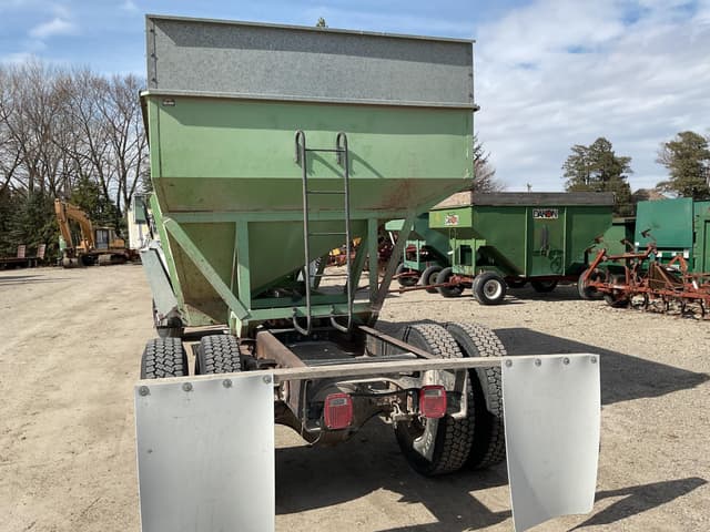 Image of International 4900 equipment image 3