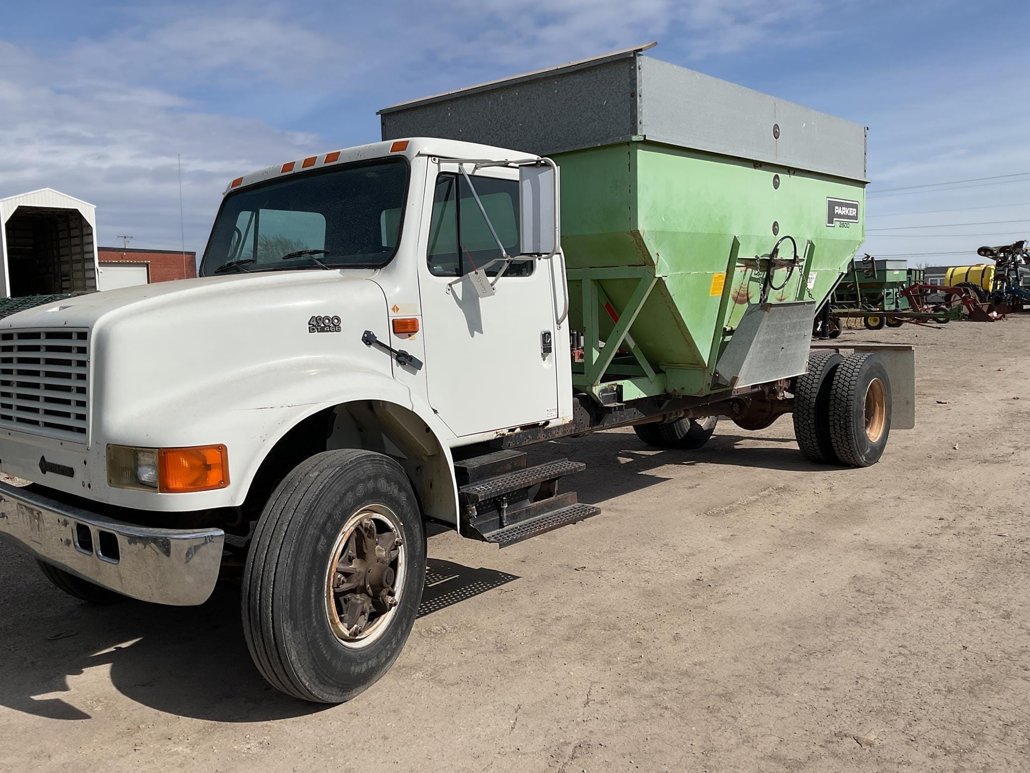 1995 International 4900 Equipment Image0