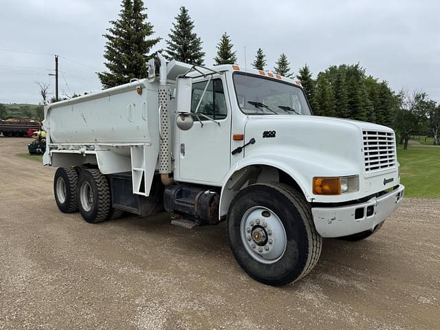 Image of International 4900 equipment image 1