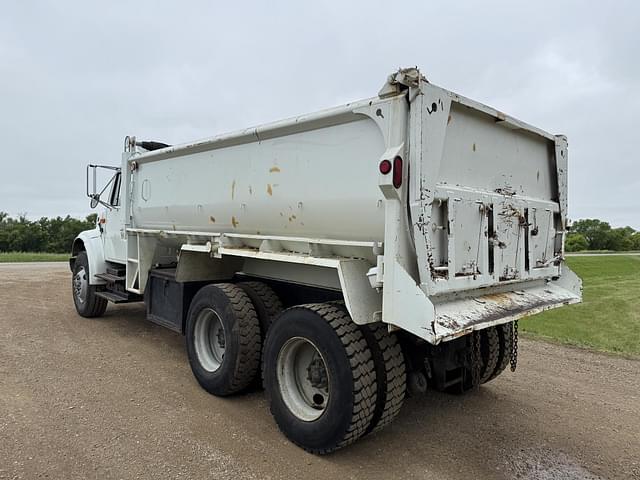 Image of International 4900 equipment image 3