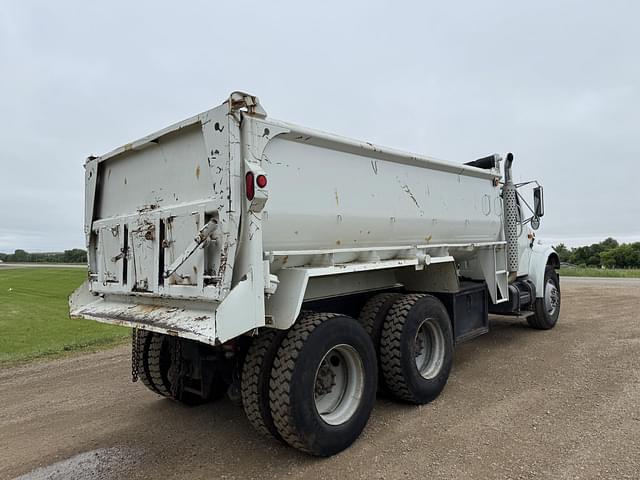 Image of International 4900 equipment image 2