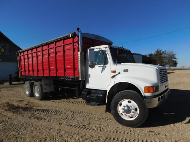 Image of International 4900 equipment image 2