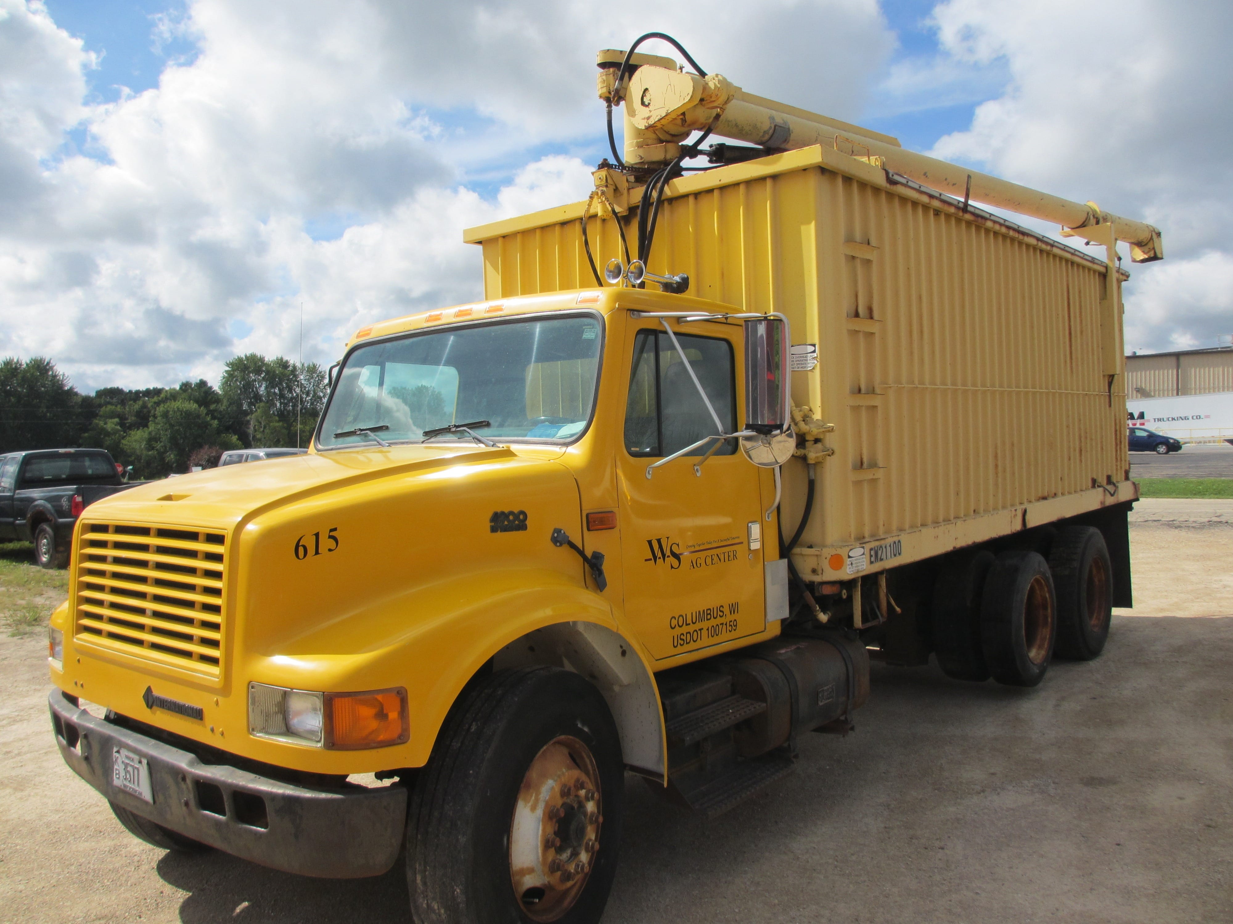 Main image International 4900