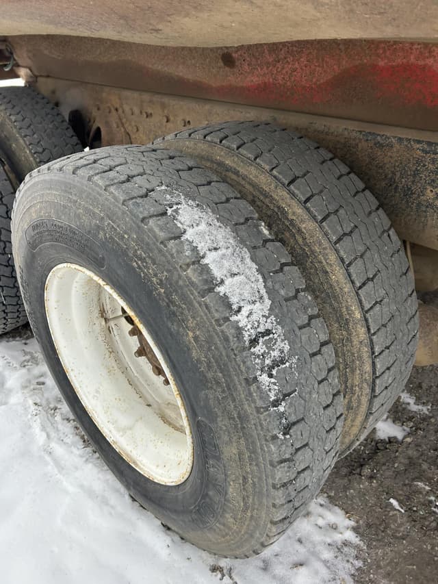 Image of International 4900 equipment image 4