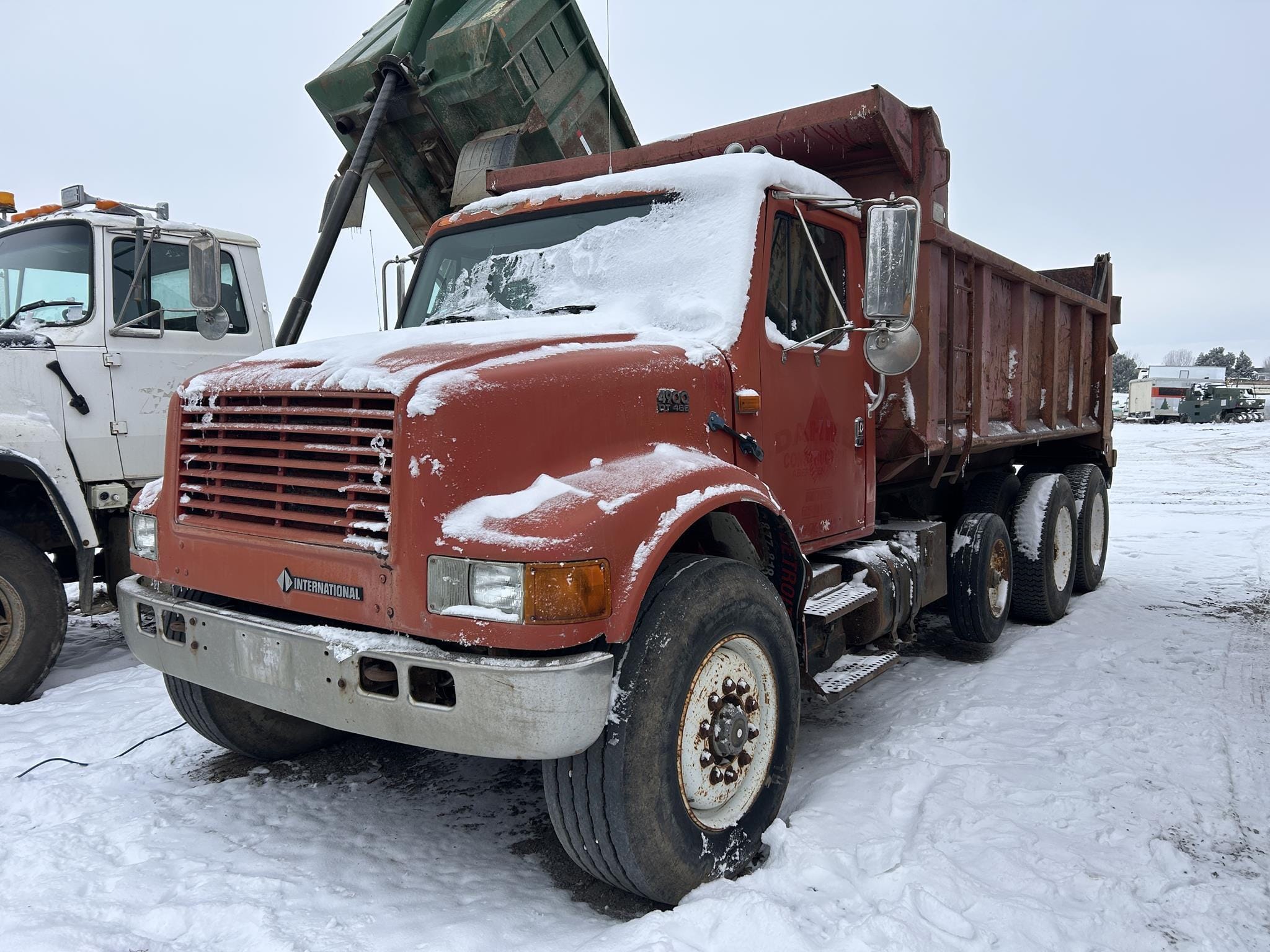 1995 International 4900 Equipment Image0