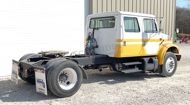 Image of International 4900 equipment image 4