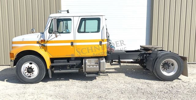 Image of International 4900 equipment image 3